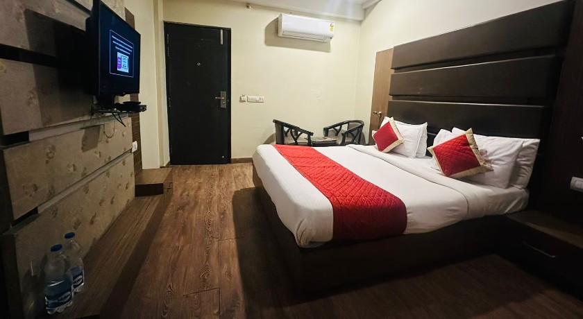 Hotel Cosmos in Lucknow