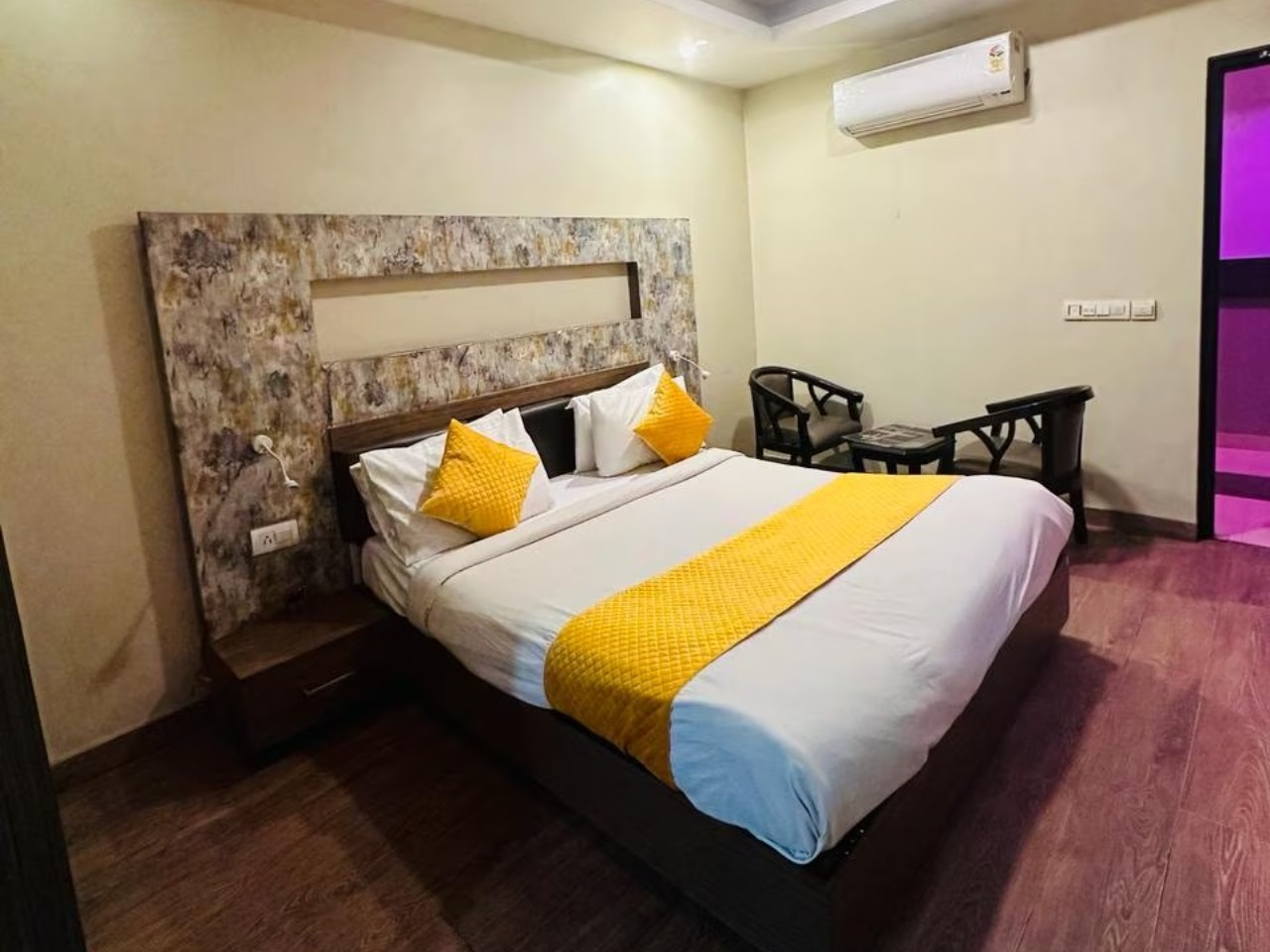 Hotel Cosmos in Lucknow