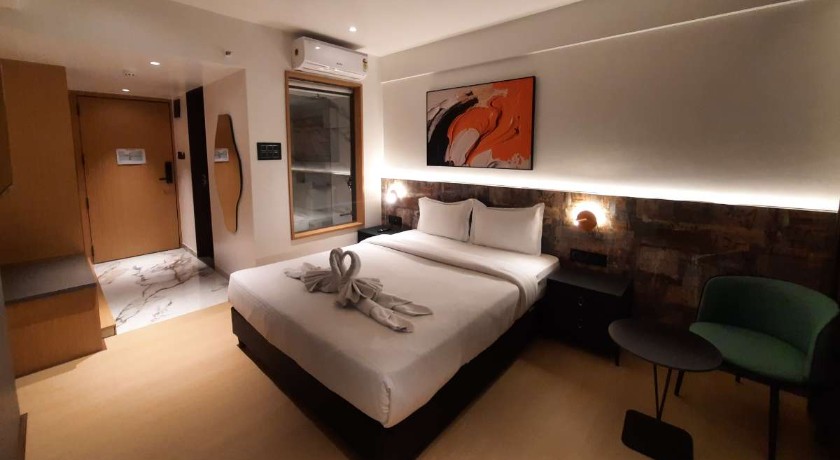 Mangnus Lxia Premier in Pune