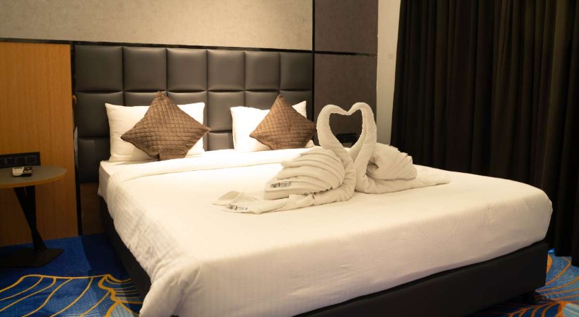 Magnus Lxia Premier in Pune