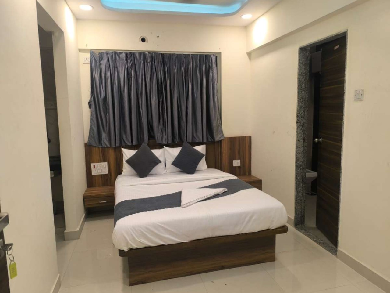 Hotel Ratna Residency in Navi Mumbai