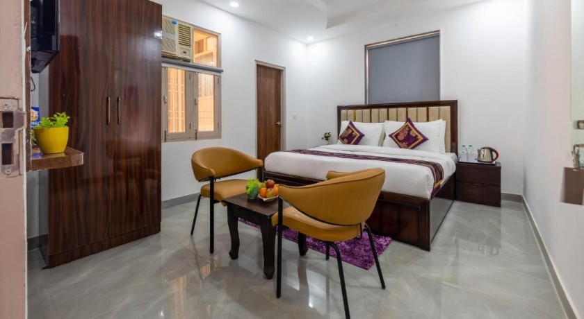 Hotel Park Tree in Noida