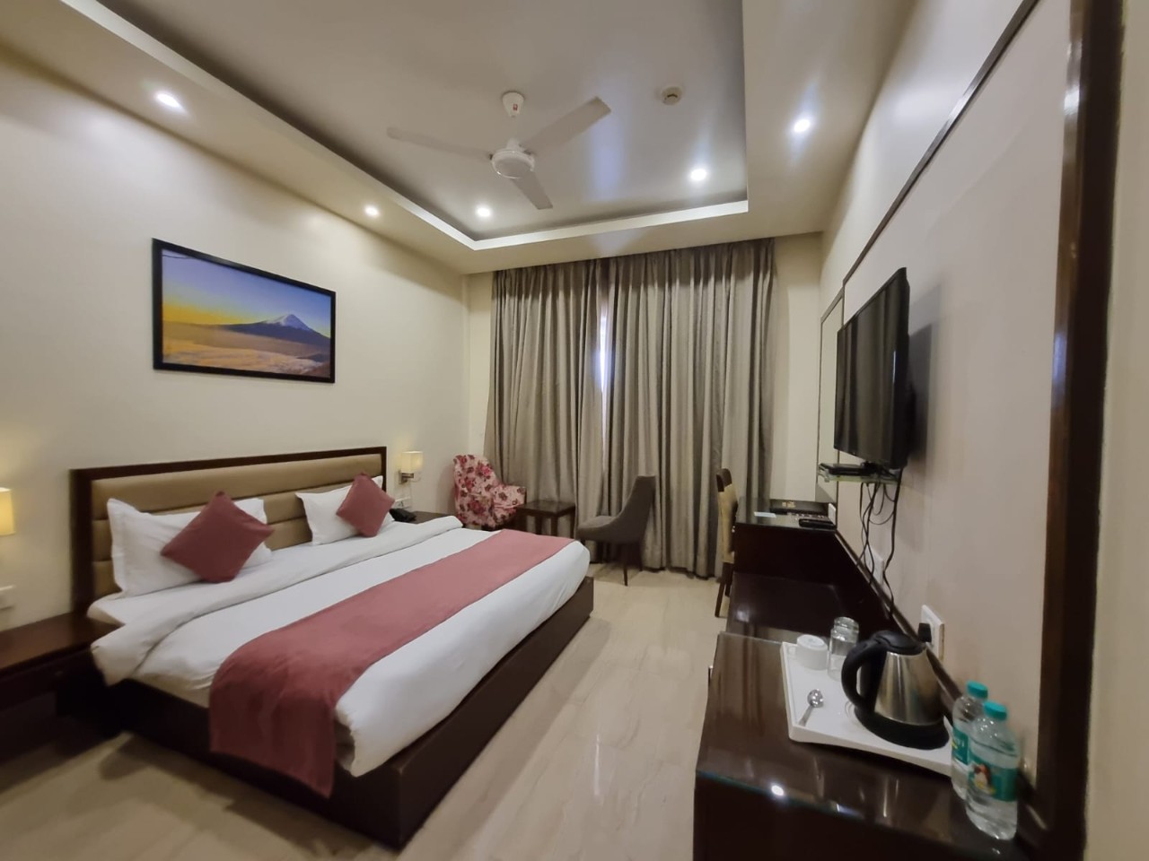 Hotel Star Wood in Dehradun