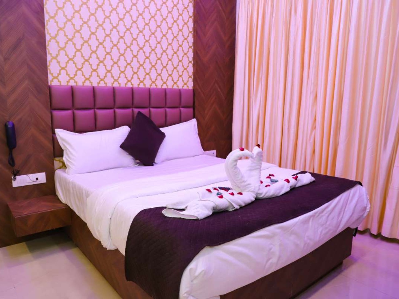 Hotel Sunday Residency in Thane