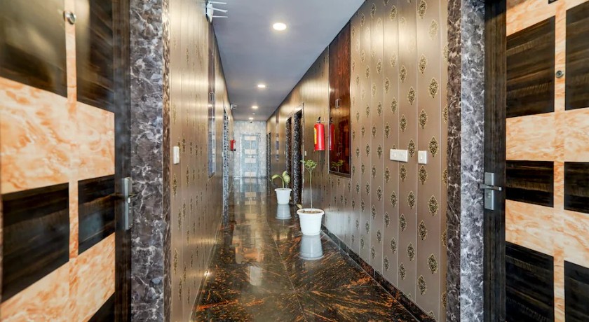 Hotel Palm Tree in Jaipur