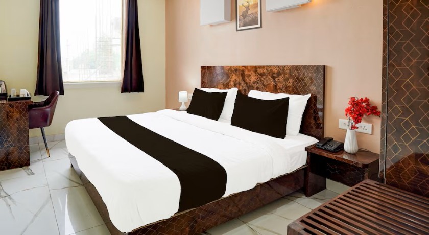 Hotel Palm Tree in Jaipur