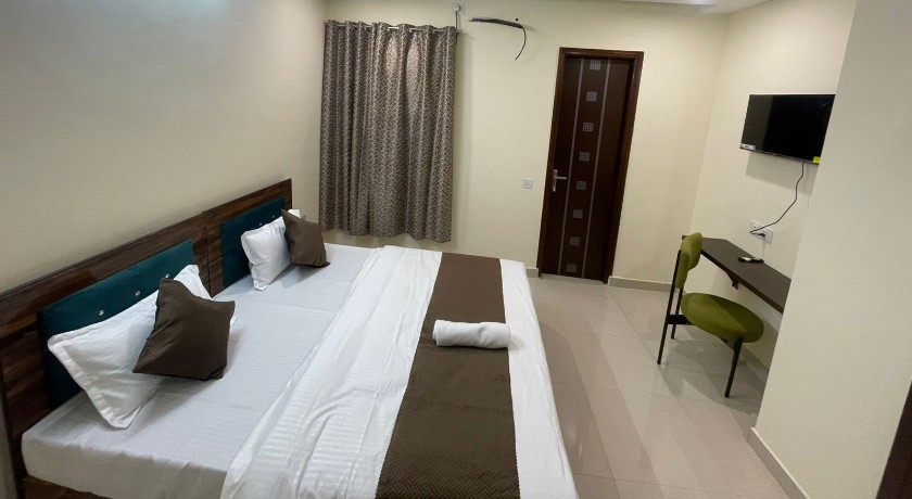 Cozy Stay Hotel in Noida