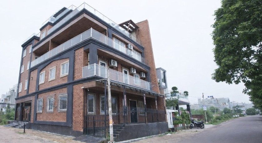 Hotel Parth Paradise in Lucknow