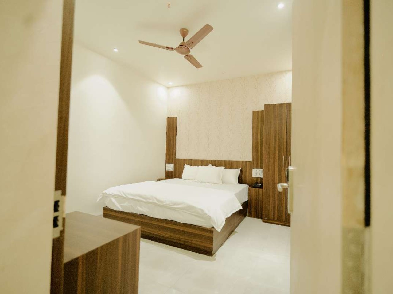 Hotel Vibez Inn in Jabalpur