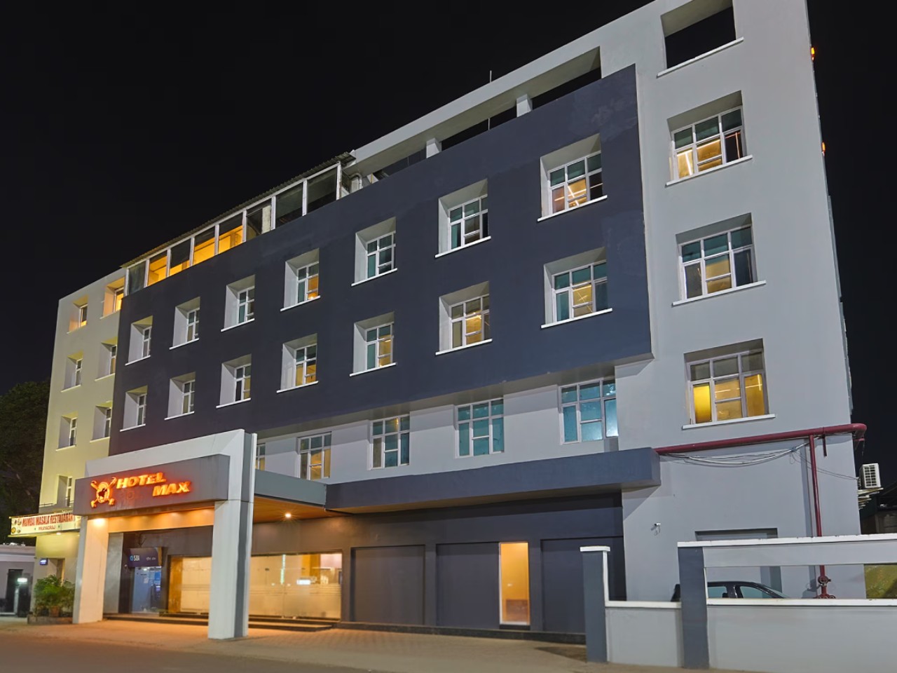 Hotel Polomax Allahabad in Prayagraj