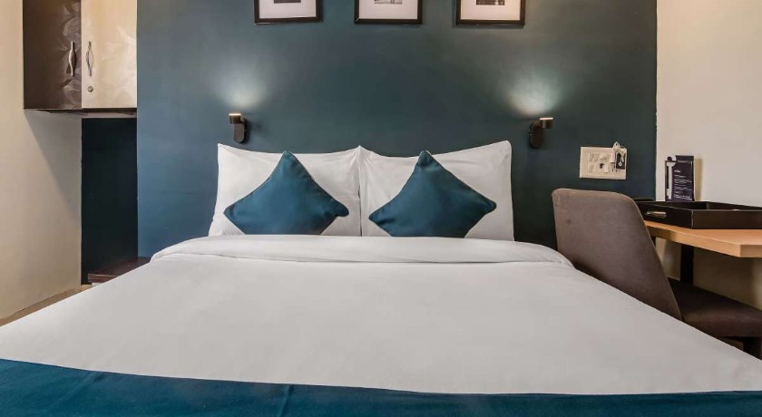 Hotel Nirsukh Palace in Navi Mumbai