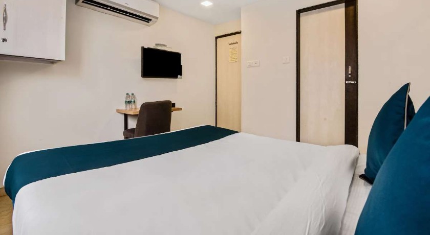 Hotel Nirsukh Palace in Navi Mumbai