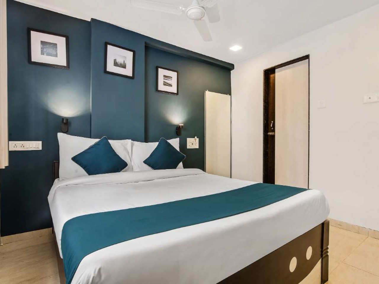 Hotel Nirsukh Palace in Navi Mumbai