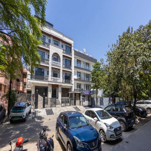 Saltstayz Premier - Noida, Near Sector 18 Metro station in Noida