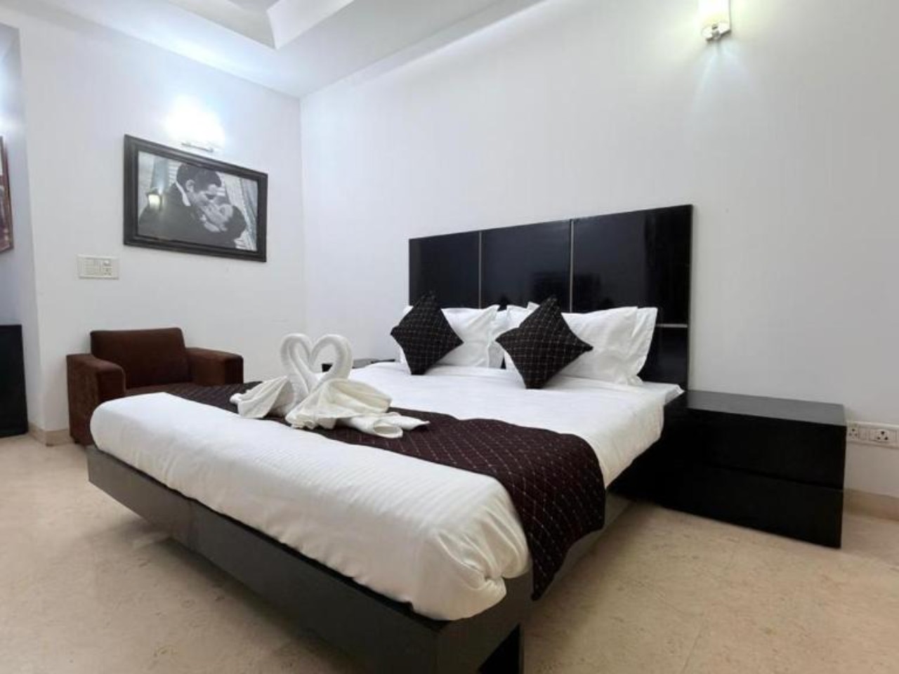 Floryn Stayz-Huda City Centre in Gurgaon