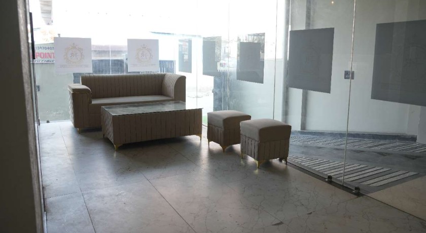 Hotel Raas Guestline in Noida