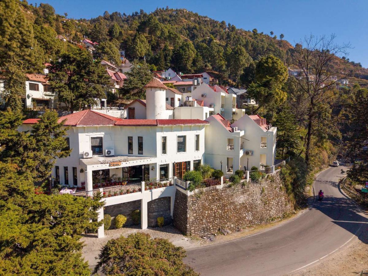 8fold-Pinecrest By LaRiSa in Bhimtal