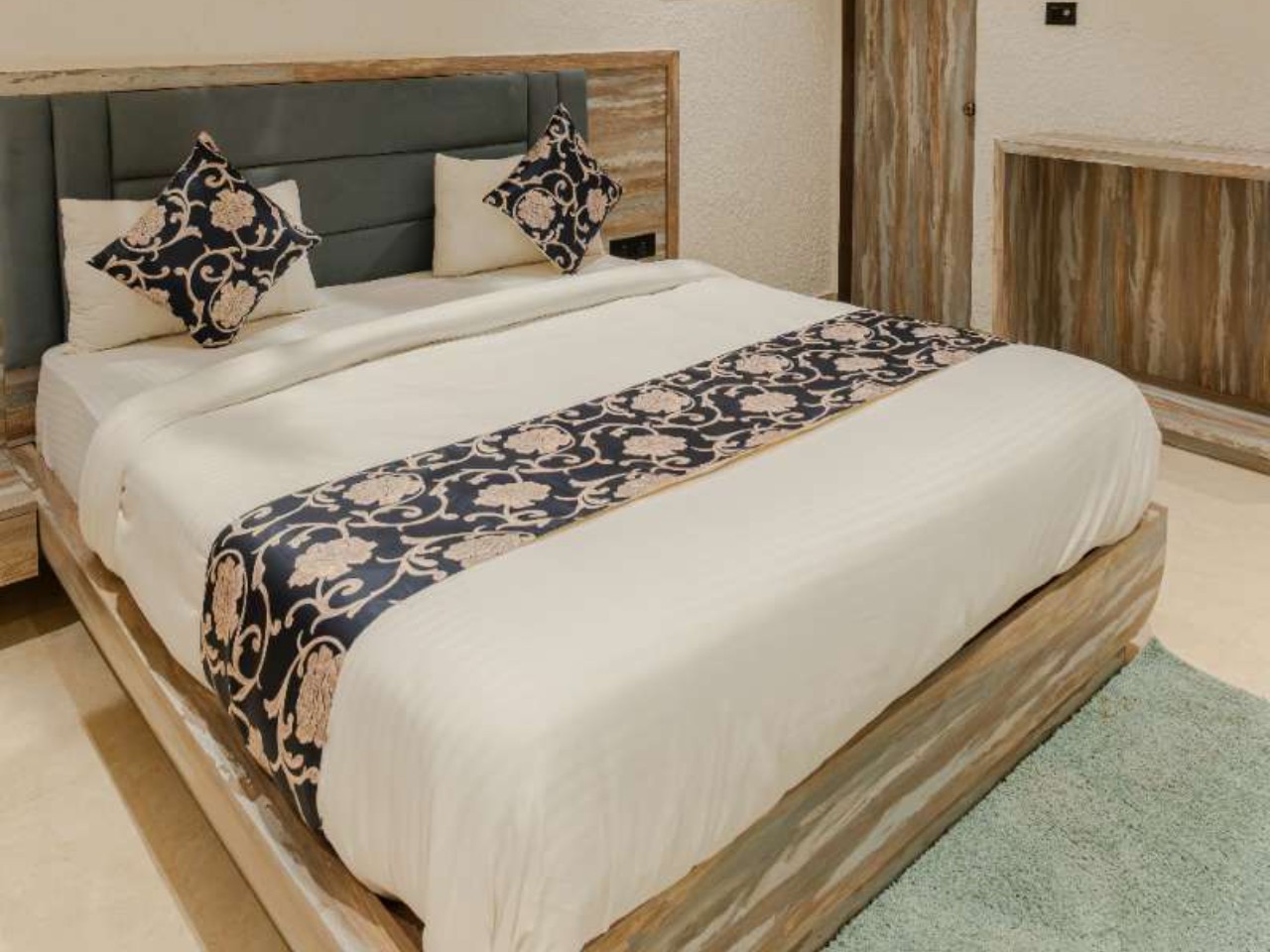 Mahaveer Residency Hotel in Thane