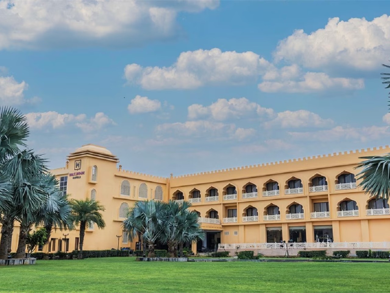 Haut Monde Rajputana Palace in Neemrana