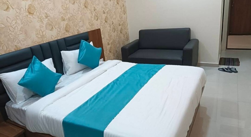 Hotel Empire in Vapi