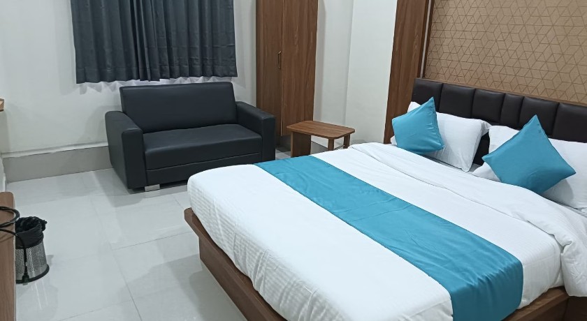 Hotel Empire in Vapi
