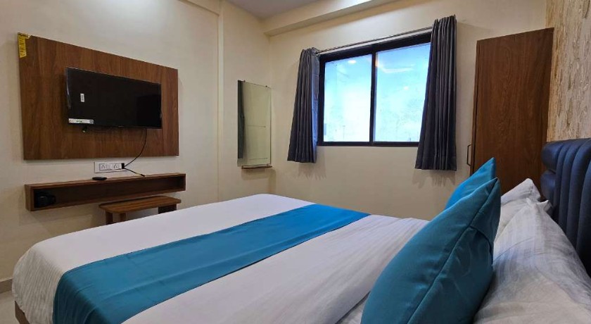 Hotel Empire in Vapi