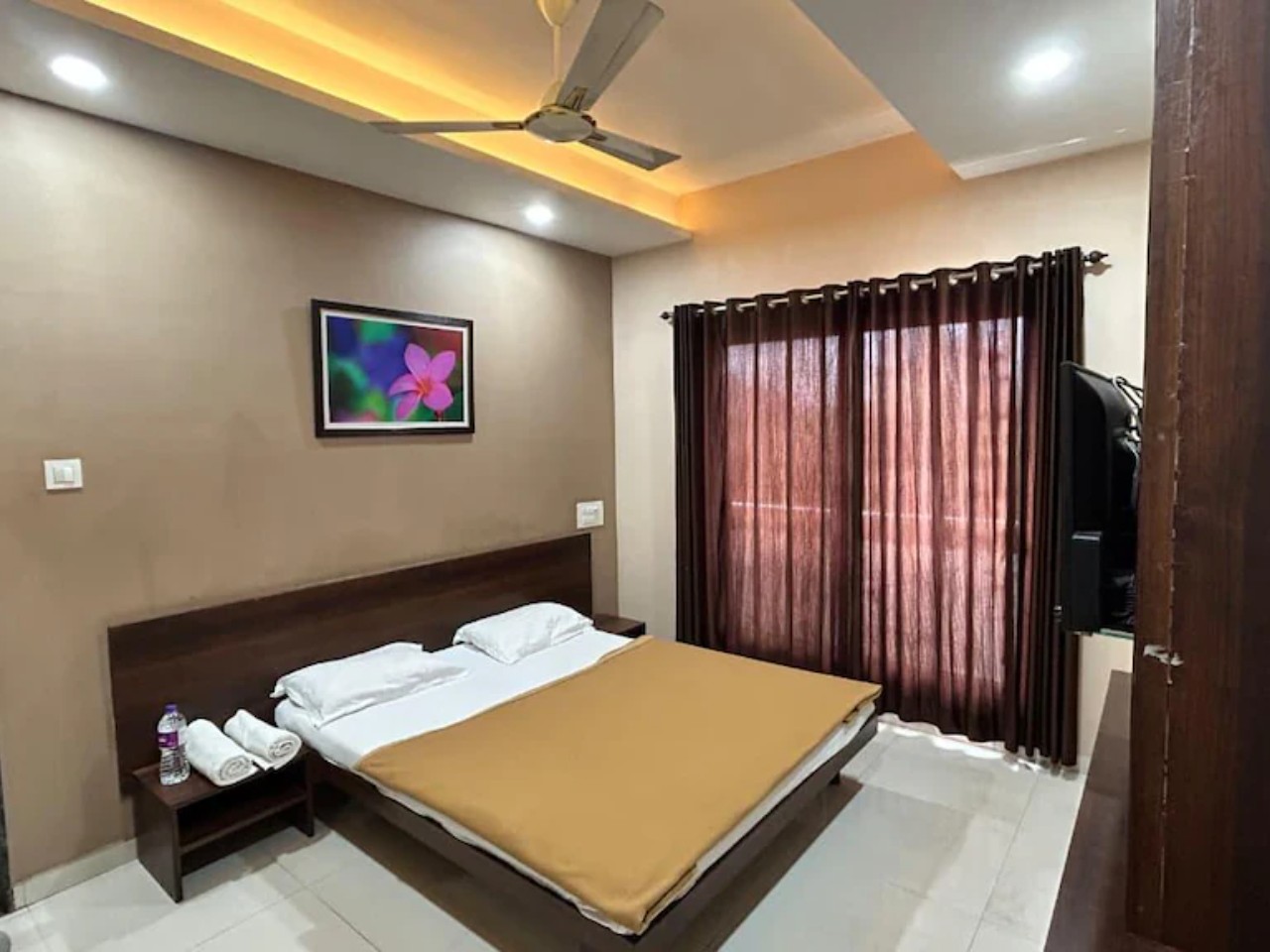 Lotus Yatri Niwas in Kolhapur