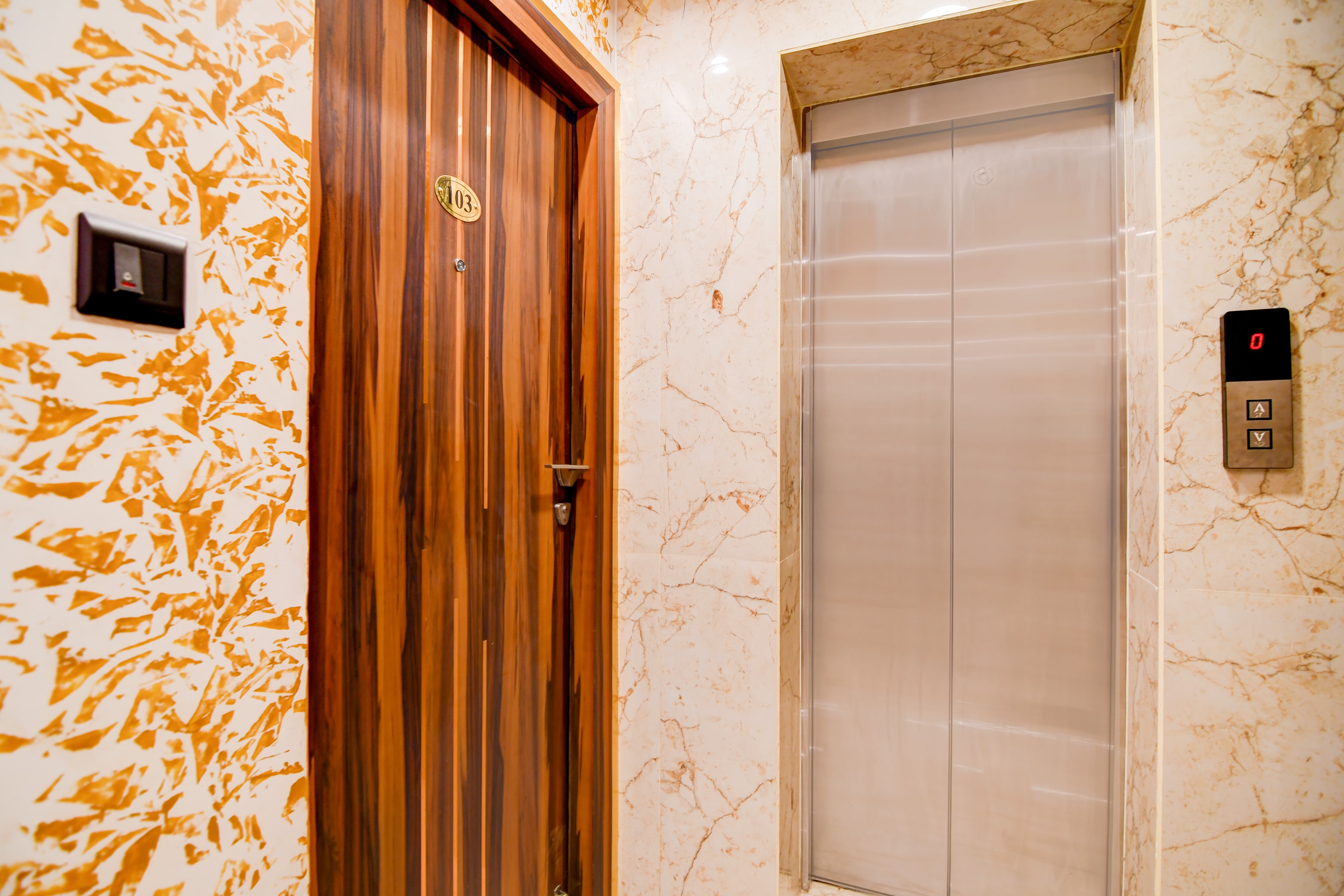 Super Townhouse Oak Sealdah Railway Station Near Creek Row in Kolkata