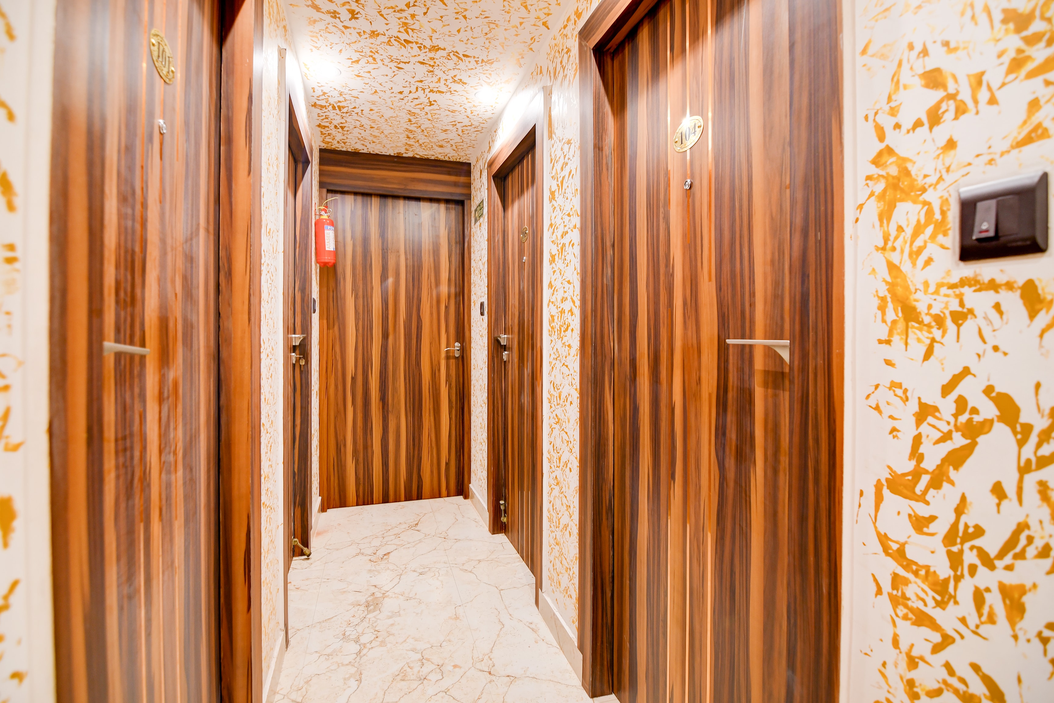 Super Townhouse Oak Sealdah Railway Station Near Creek Row in Kolkata