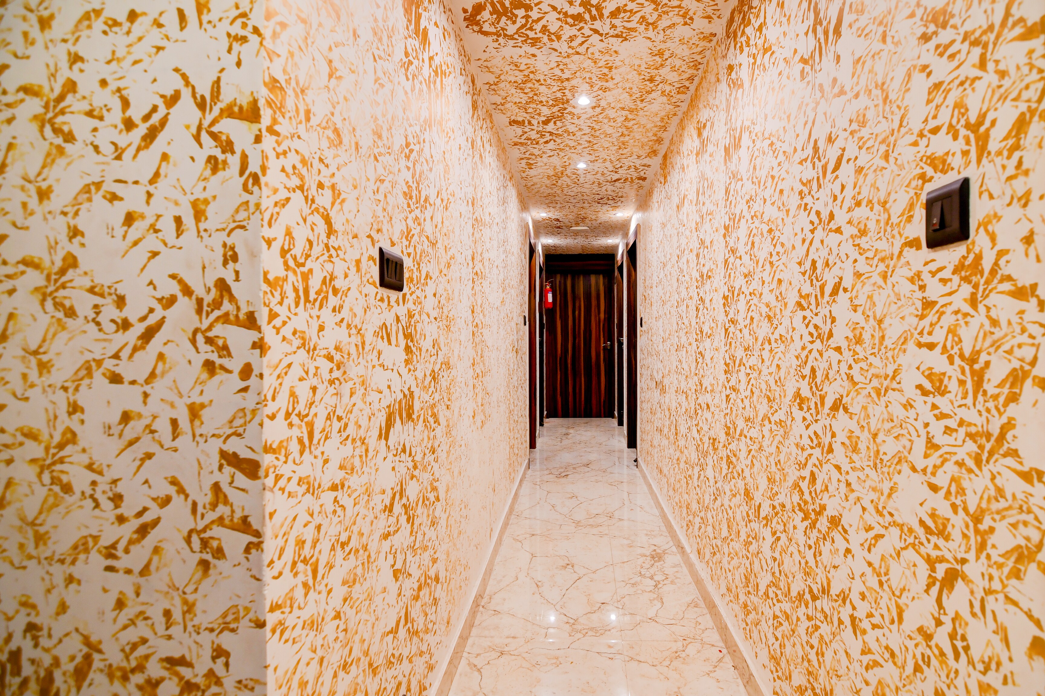 Super Townhouse Oak Sealdah Railway Station Near Creek Row in Kolkata