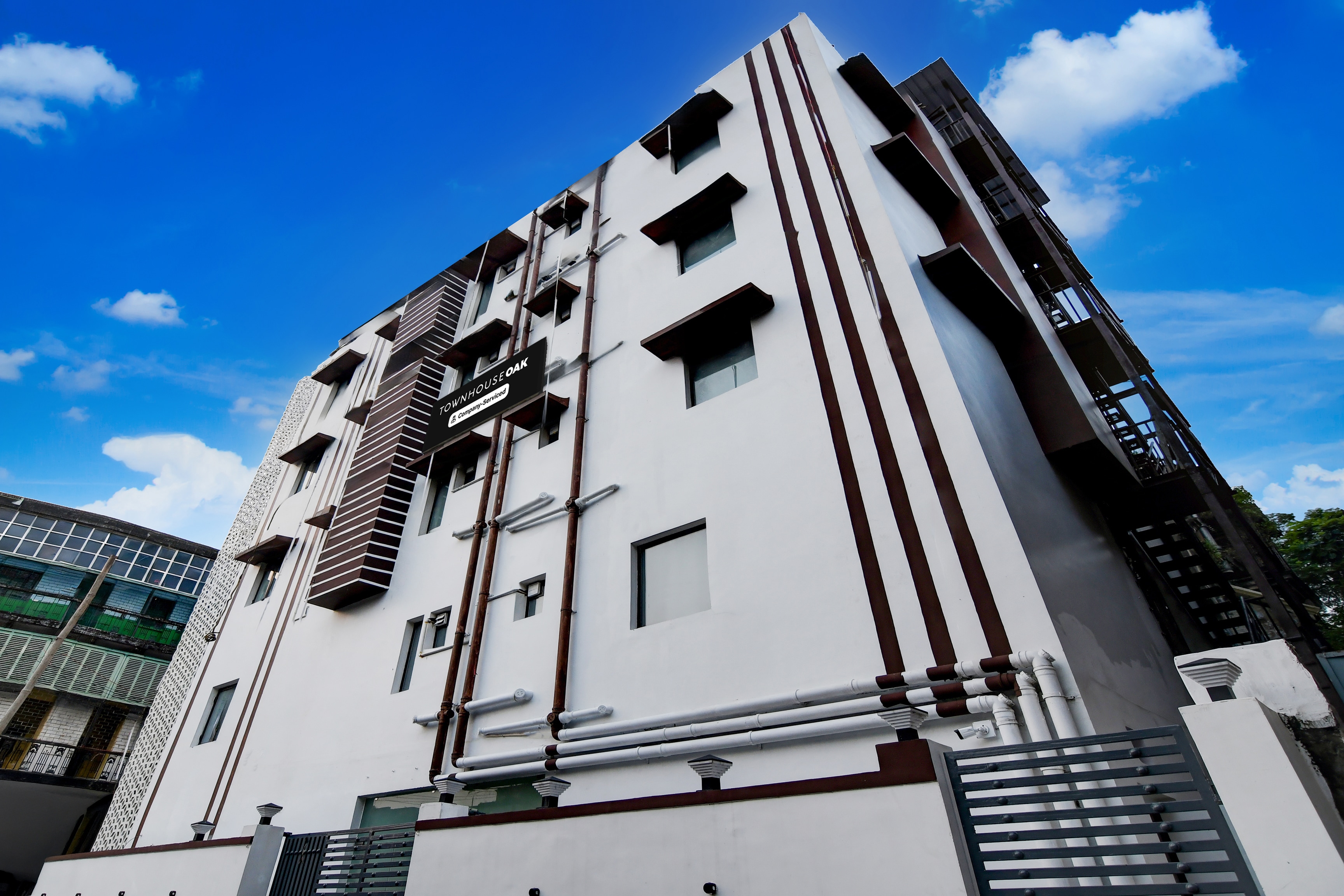 Super Townhouse Oak Sealdah Railway Station Near Creek Row in Kolkata