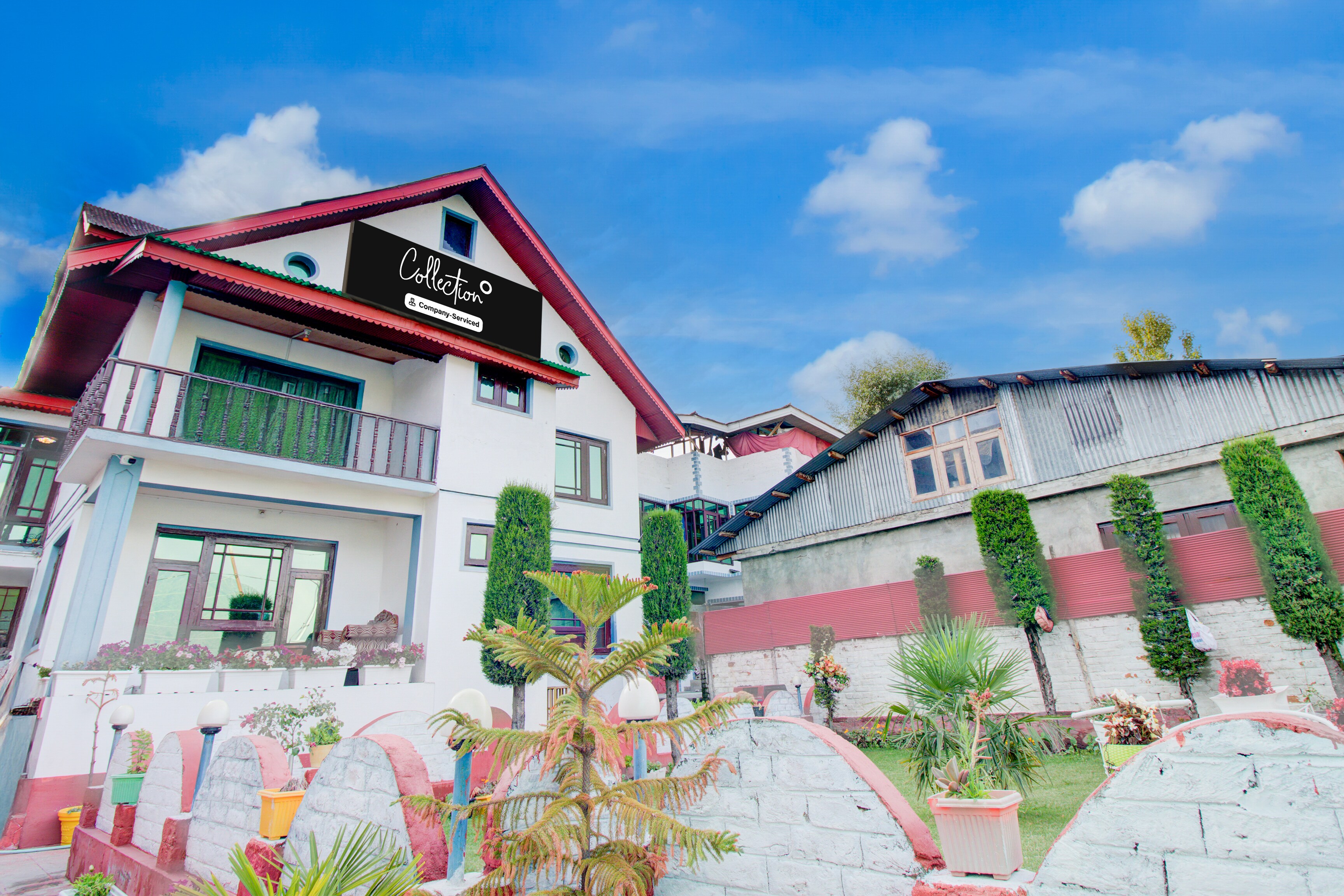 Collection O Foreshore Road Srinagar in Srinagar