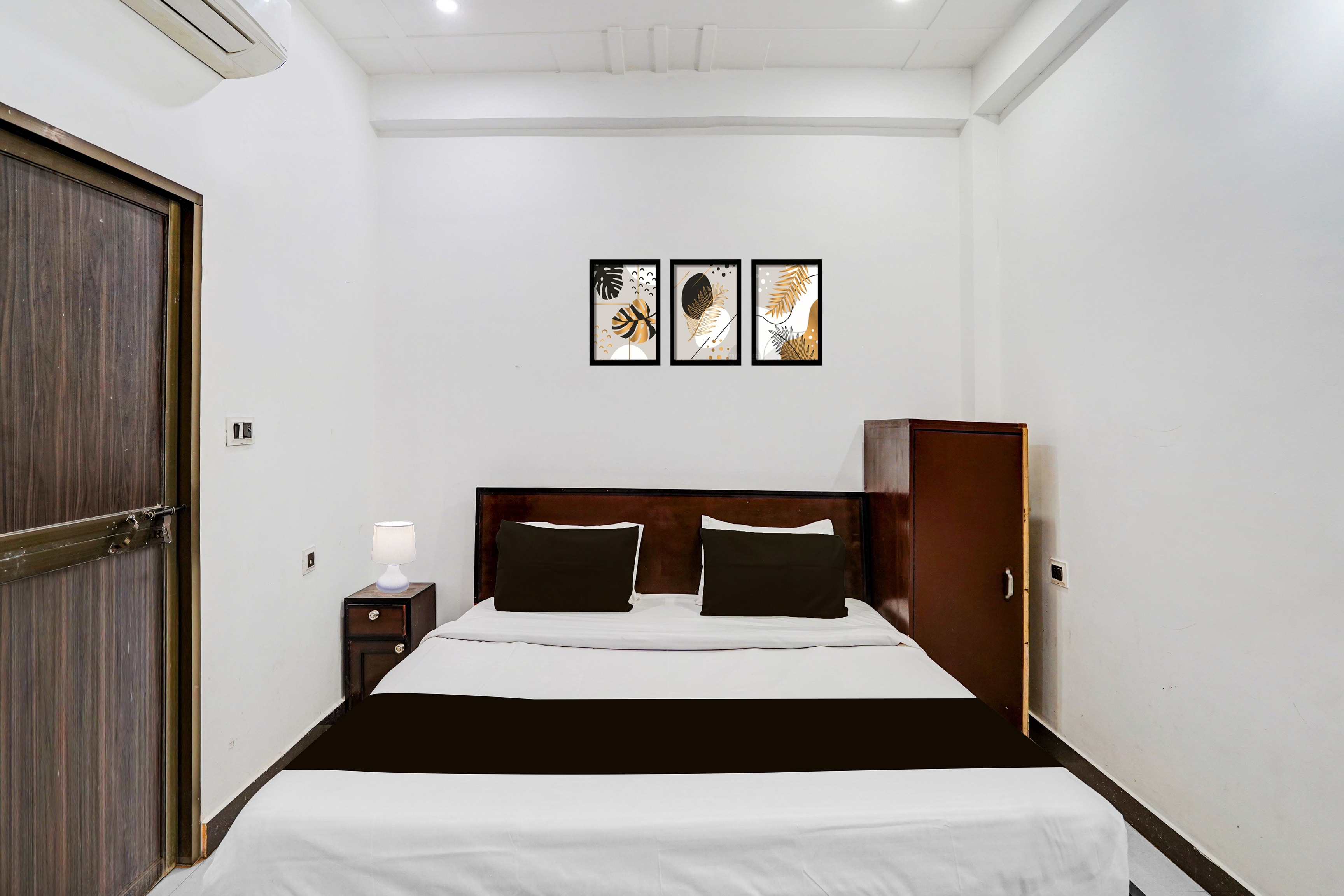 Super Hotel O Ayodhya Dham Bus Terminal Formerly Om Palace in Ayodhya