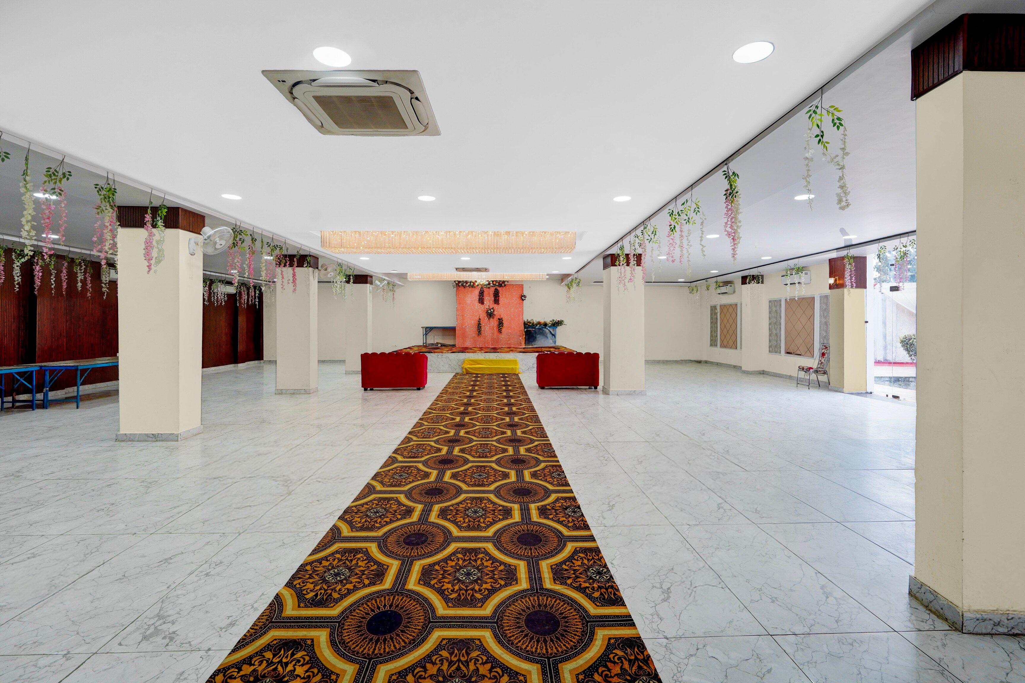 Super Hotel O Takrohi Hospital Road Formerly Madhuraj Palace in Lucknow