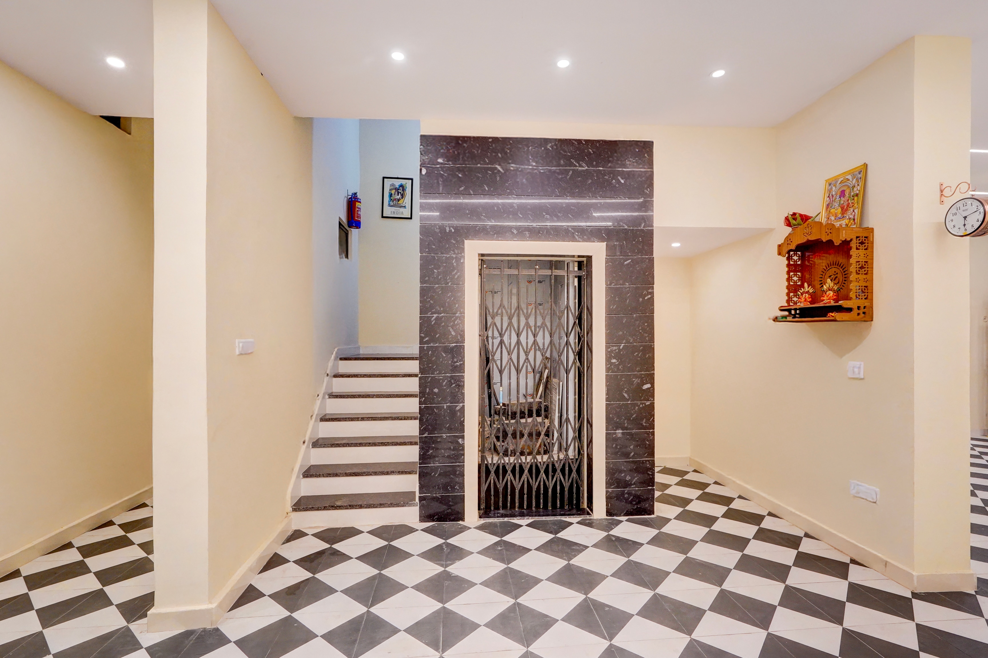 Hotel O Varanasi - Prayagraj Crossway Formerly Holiday Home in Varanasi