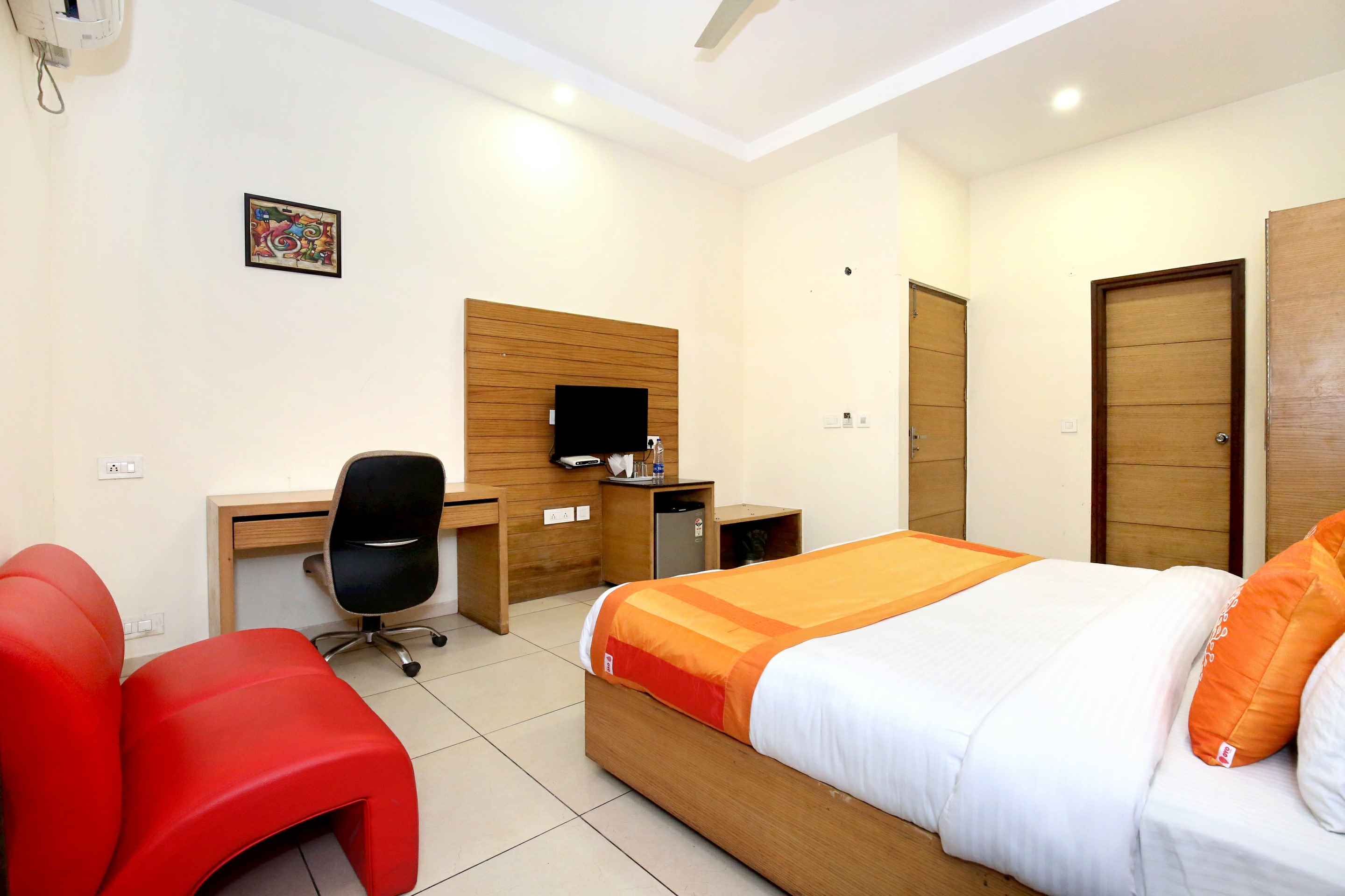 Super Townhouse Zirakpur Bus Stand Formerly Hotel Citi Inn in Zirakpur