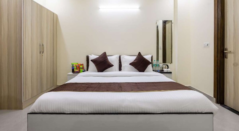 Expressway Hotel in Delhi