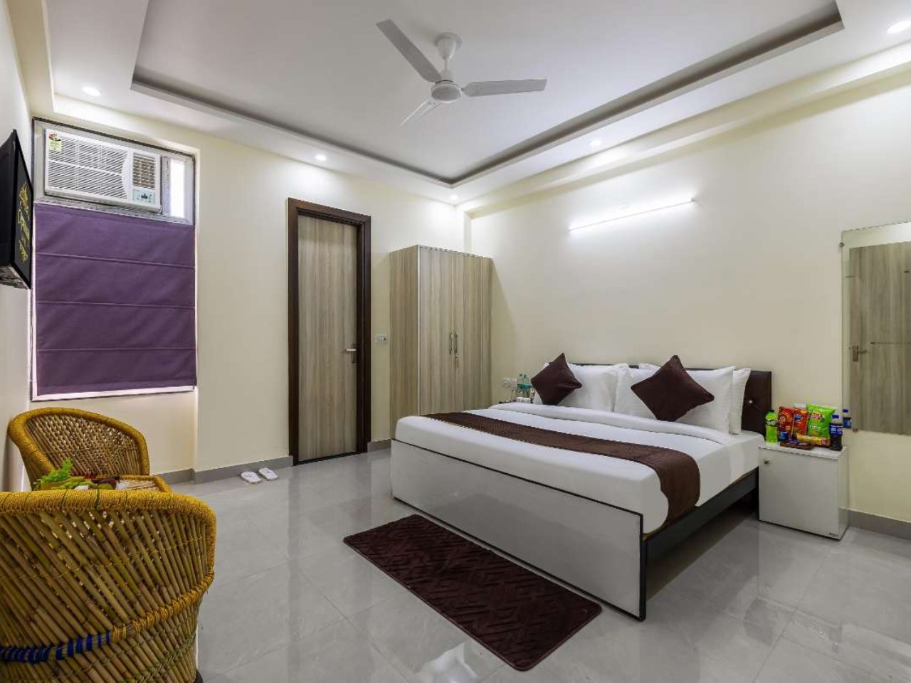 Expressway Hotel in Delhi