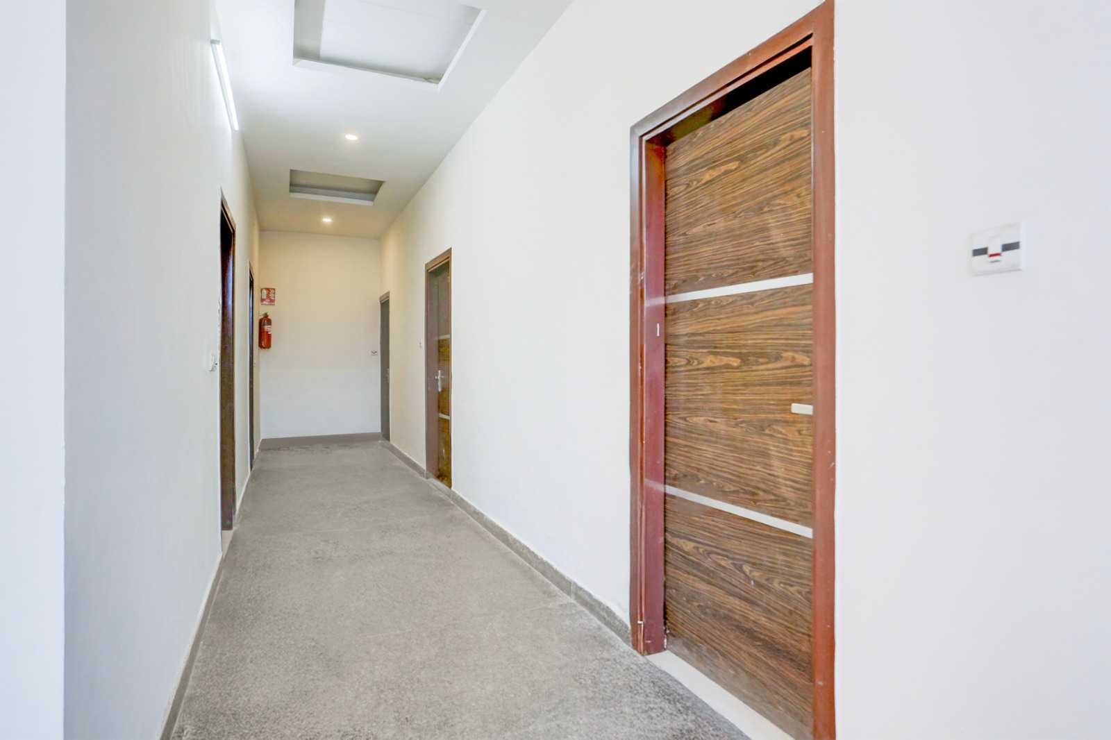 Hotel O ISBT Sector 43 Bus Terminal Formerly One Way in Chandigarh