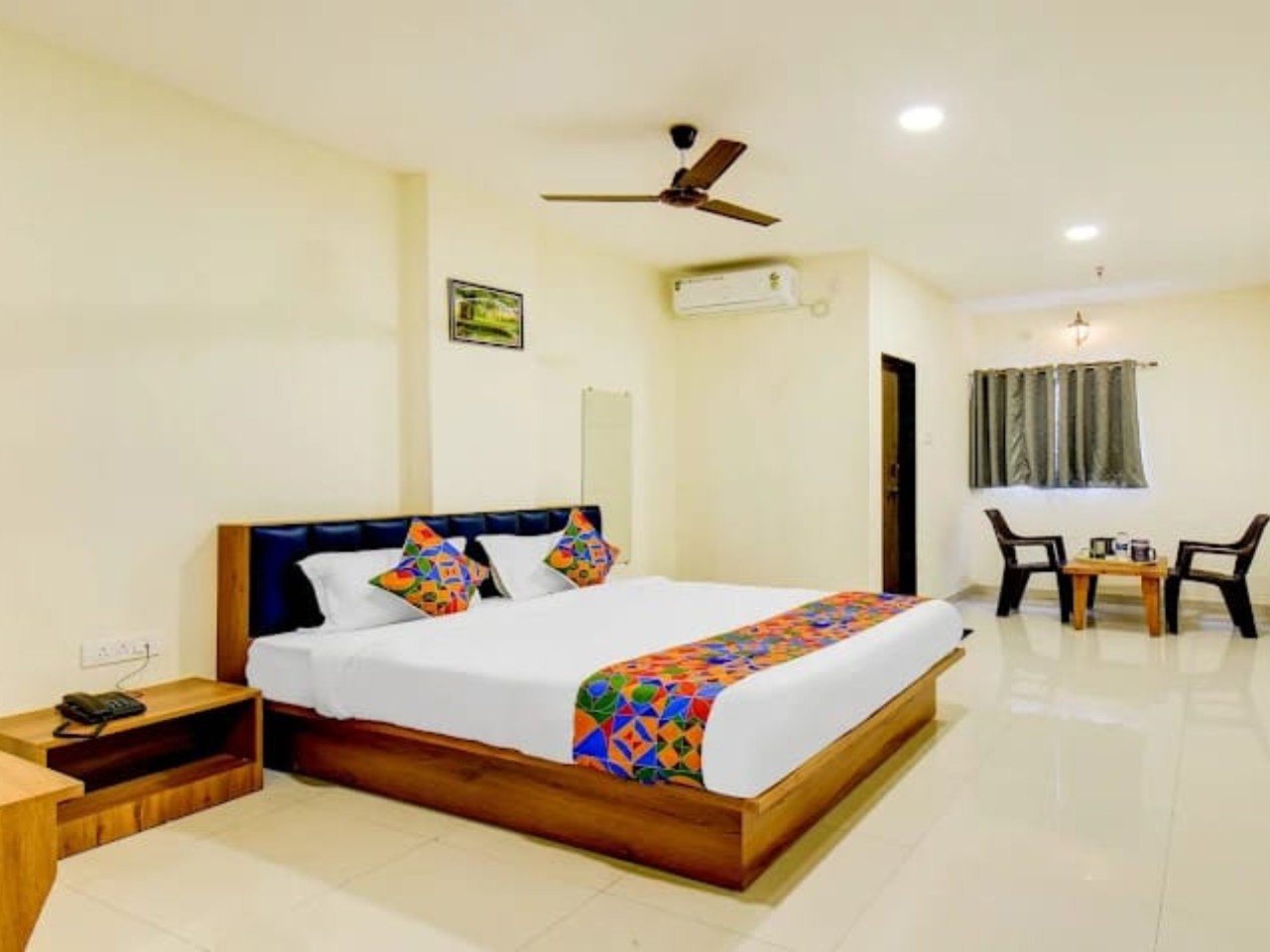 Sai Charan Lodge in Shikrapur