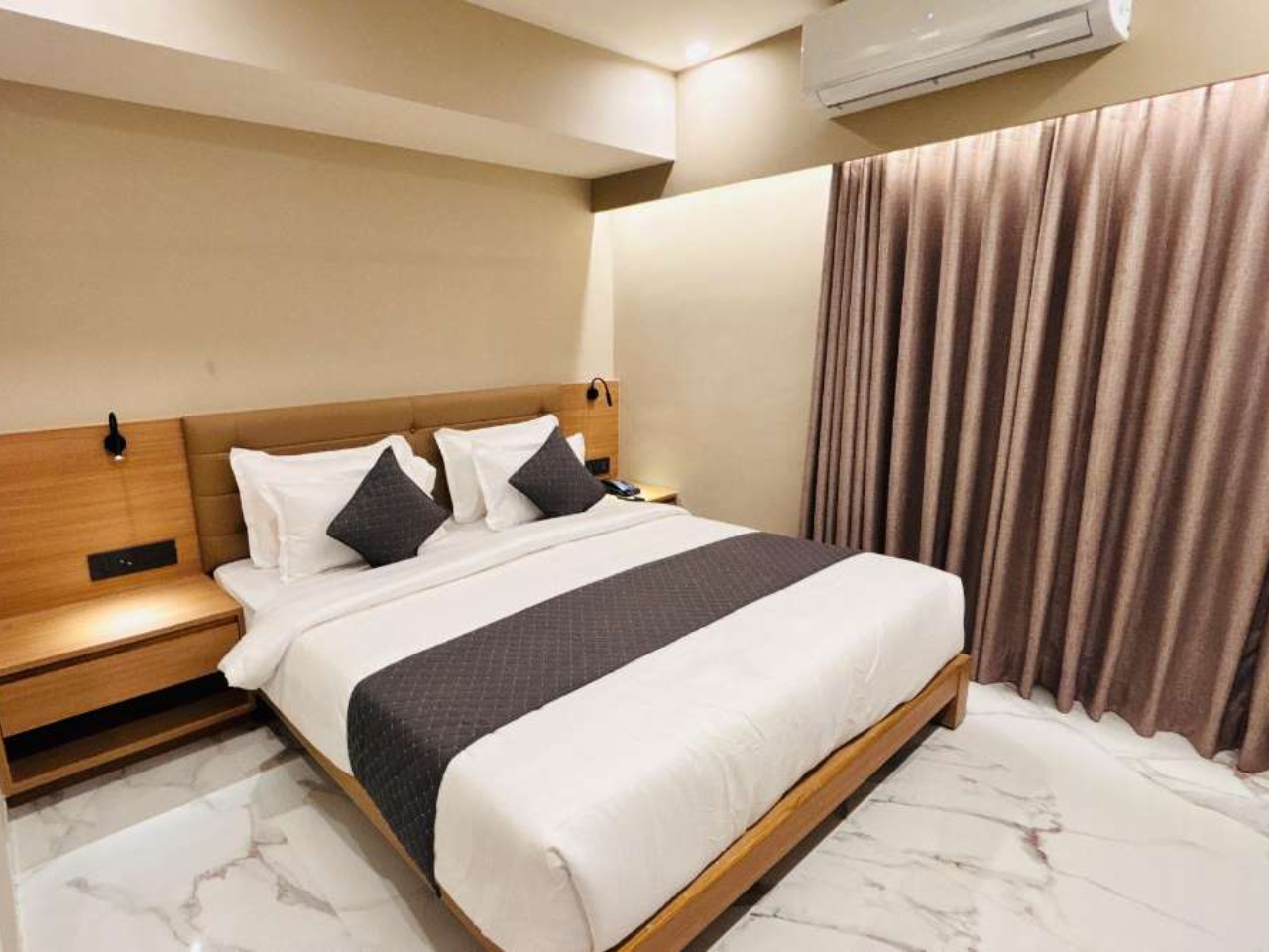 Hotel Star Wood in Rajkot