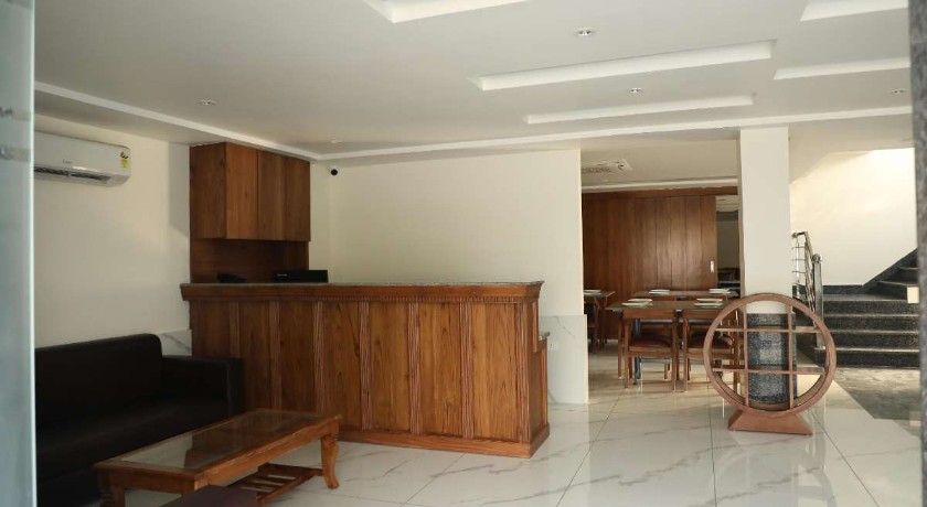 Hotel Sandal Tree Express in Noida