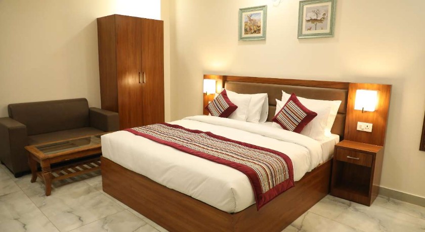 Hotel Sandal Tree Express in Noida