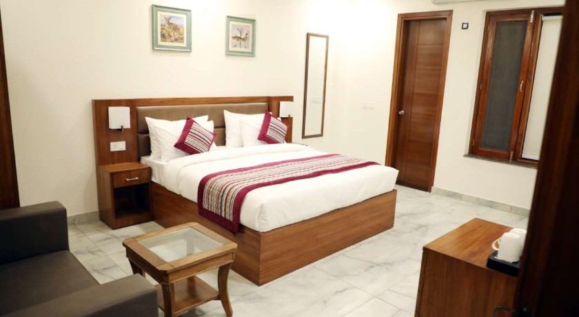 Hotel Sandal Tree Express in Noida