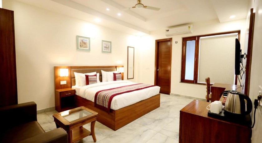 Hotel Sandal Tree Express in Noida