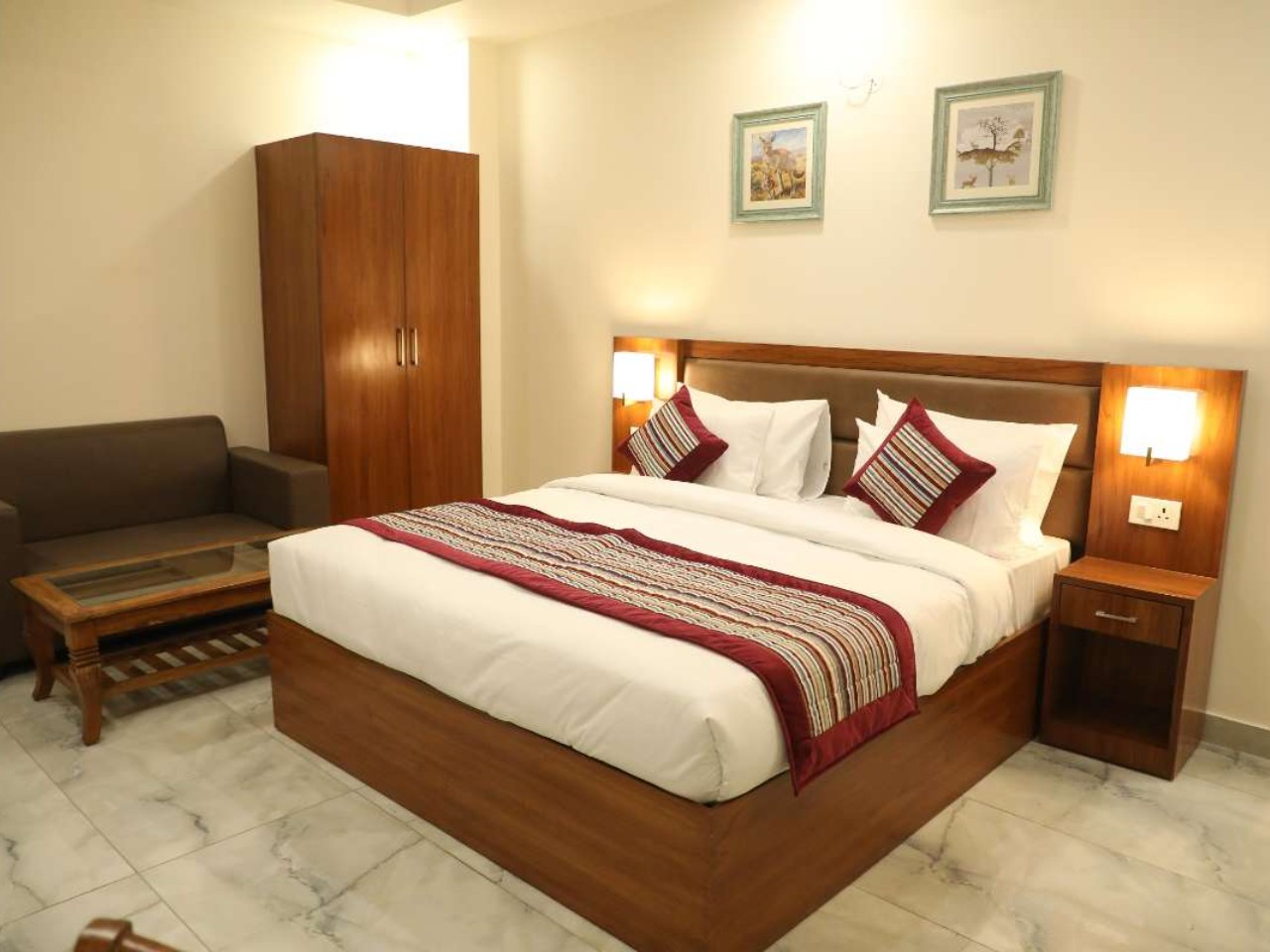 Hotel Sandal Tree Express in Noida