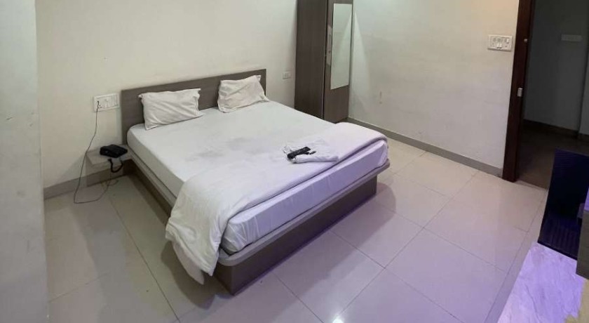 Hotel Golden Galaxy in Mumbai