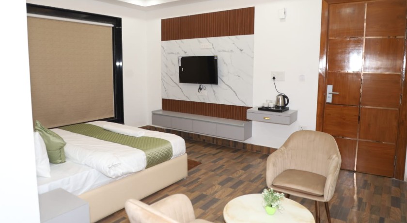 Mazestic Bay in Noida