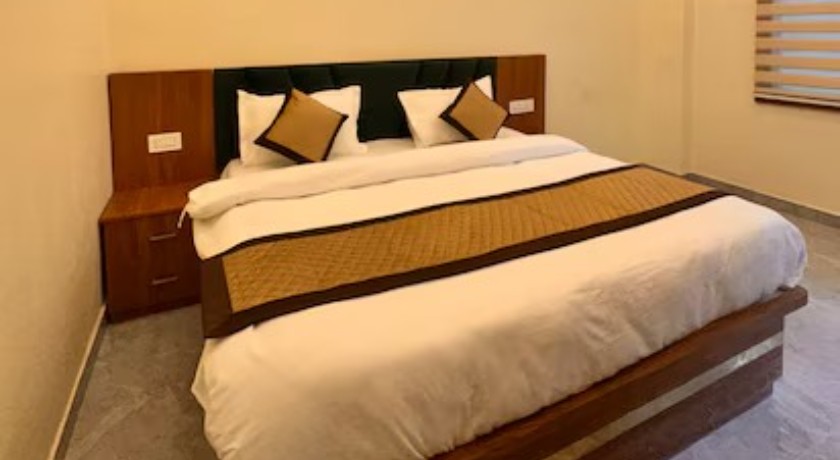 Hotel R.K. Palace Near Banke Bihari Temple in Vrindavan