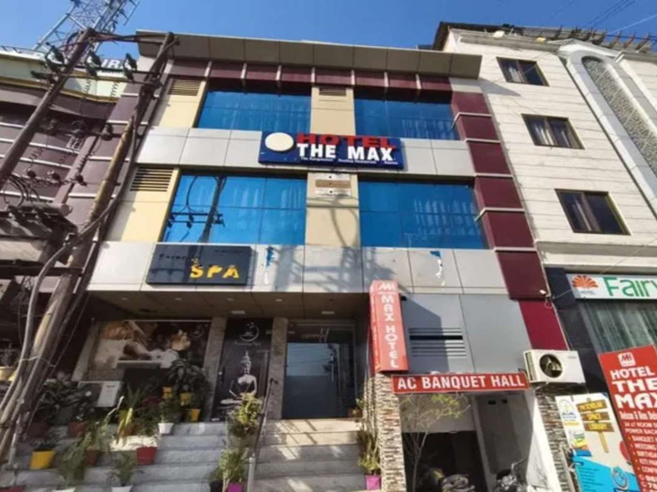 Hotel The Max in Lucknow